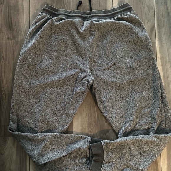 H&M Gray Sweatpants with Tapered Leg Design - Picture 4 of 4